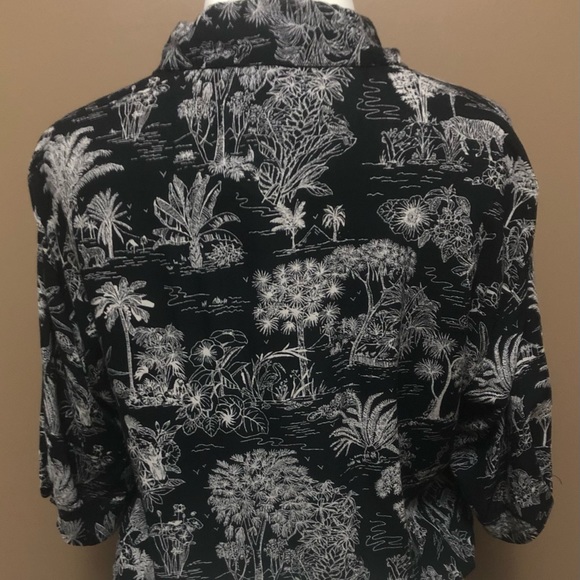 TOPSHOP  Size 2 Black with White Hawaiian Print Tie Front - Picture 2 of 7